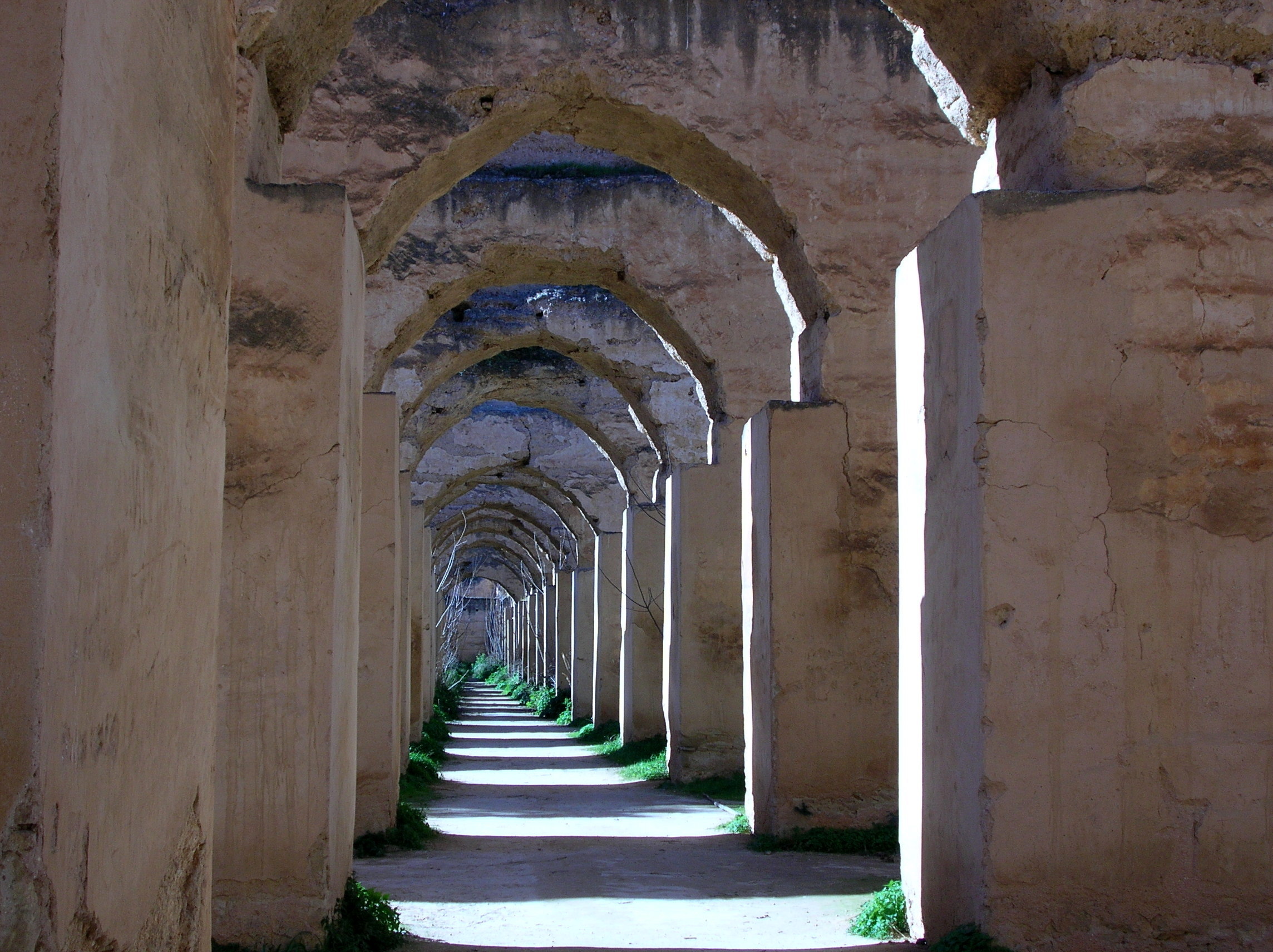 Les anciennes écuries royales de Meknès.