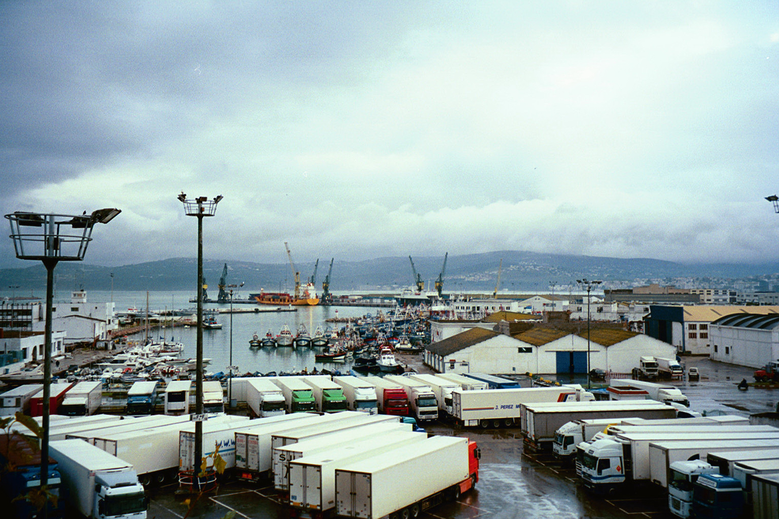 Vue sur la baie et le port de Tanger.